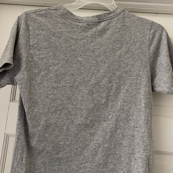 5/$25 ⭐️ Disney t-shirt - Picture 3 of 4